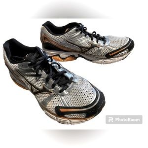 Mizuno Wave Inspire Sneakers size 10.5